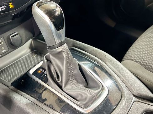 Used 2017 Nissan Rogue Sport S image 16