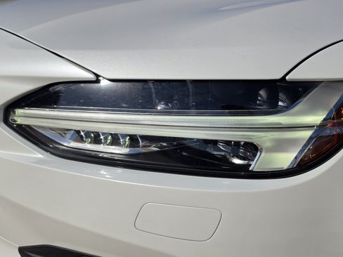 Used 2018 Volvo S90 T5 Momentum FWD image 11
