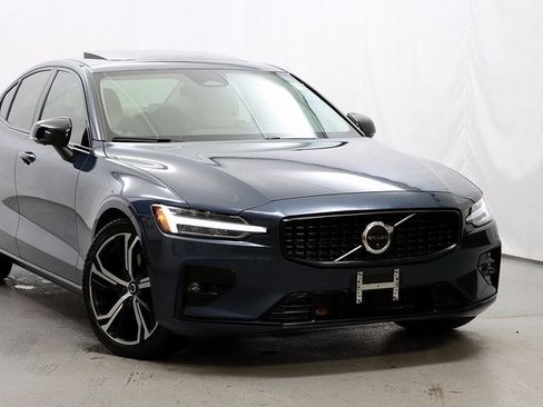 Used 2023 Volvo S60 B5 Plus w/ Climate Package image 2