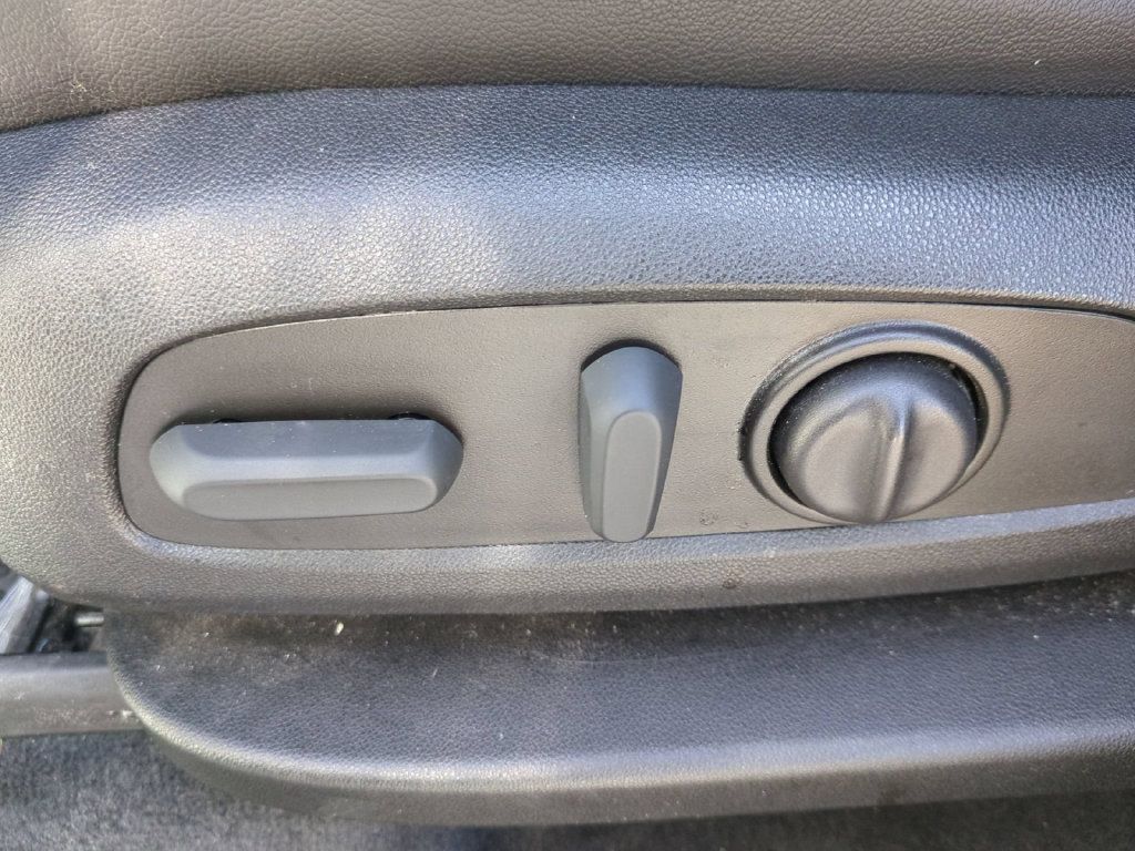 Used 2023 Chevrolet Traverse LT FWD image 22