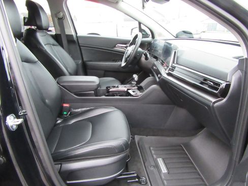Used 2025 Kia Sportage EX image 69