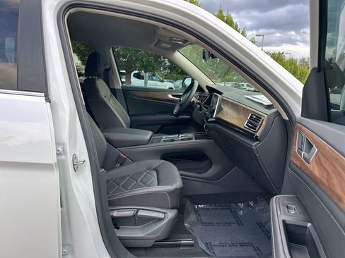 New 2026 Volkswagen Atlas SE image 40