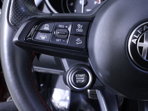 Used 2023 Alfa Romeo Stelvio Estrema image 27