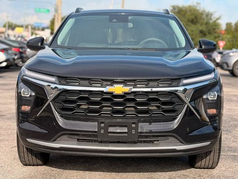 Used 2025 Chevrolet Trax LT FWD image 3