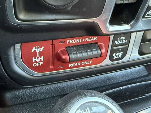 Used 2025 Jeep Wrangler Unlimited Rubicon AWD/4WD image 31