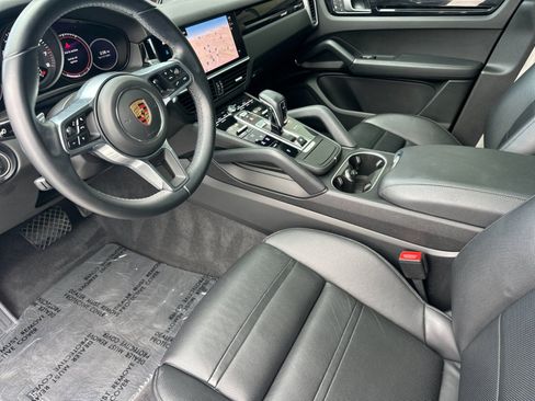 Used 2023 Porsche Cayenne Platinum Edition AWD/4WD image 4
