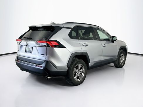 Used 2022 Toyota RAV4 XLE AWD/4WD image 9