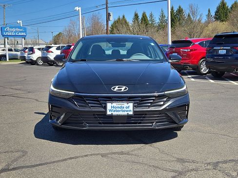Used 2025 Hyundai Elantra SEL FWD image 2