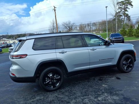 Used 2024 Jeep Grand Cherokee L Altitude AWD/4WD image 6