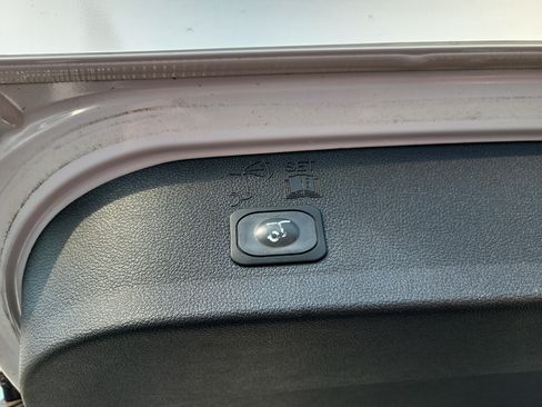 Used 2017 Ford Escape SE w/ Equipment Group 201A FWD image 14