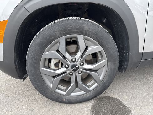 Certified 2024 Kia Seltos S image 11