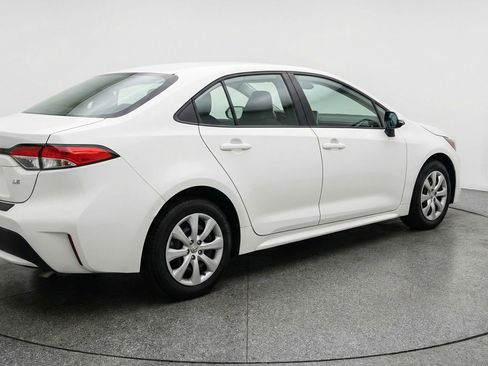 Used 2025 Toyota Corolla LE image 9