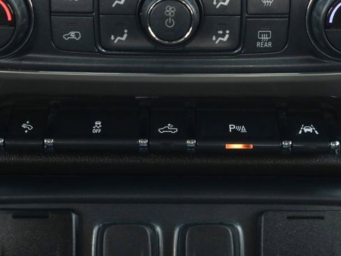 Used 2018 Chevrolet Silverado 1500 High Country RWD image 36