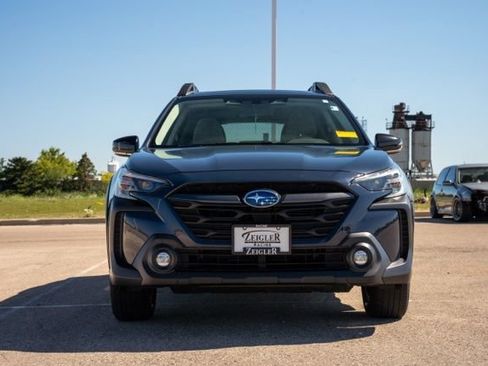 Used 2023 Subaru Outback Premium AWD/4WD image 2