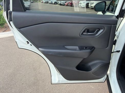 Used 2024 Nissan Rogue S AWD/4WD image 19