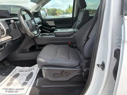 Used 2025 Ford Expedition Active RWD image 11