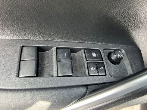 Used 2023 Toyota Corolla Cross LE w/ Moonroof Package image 12