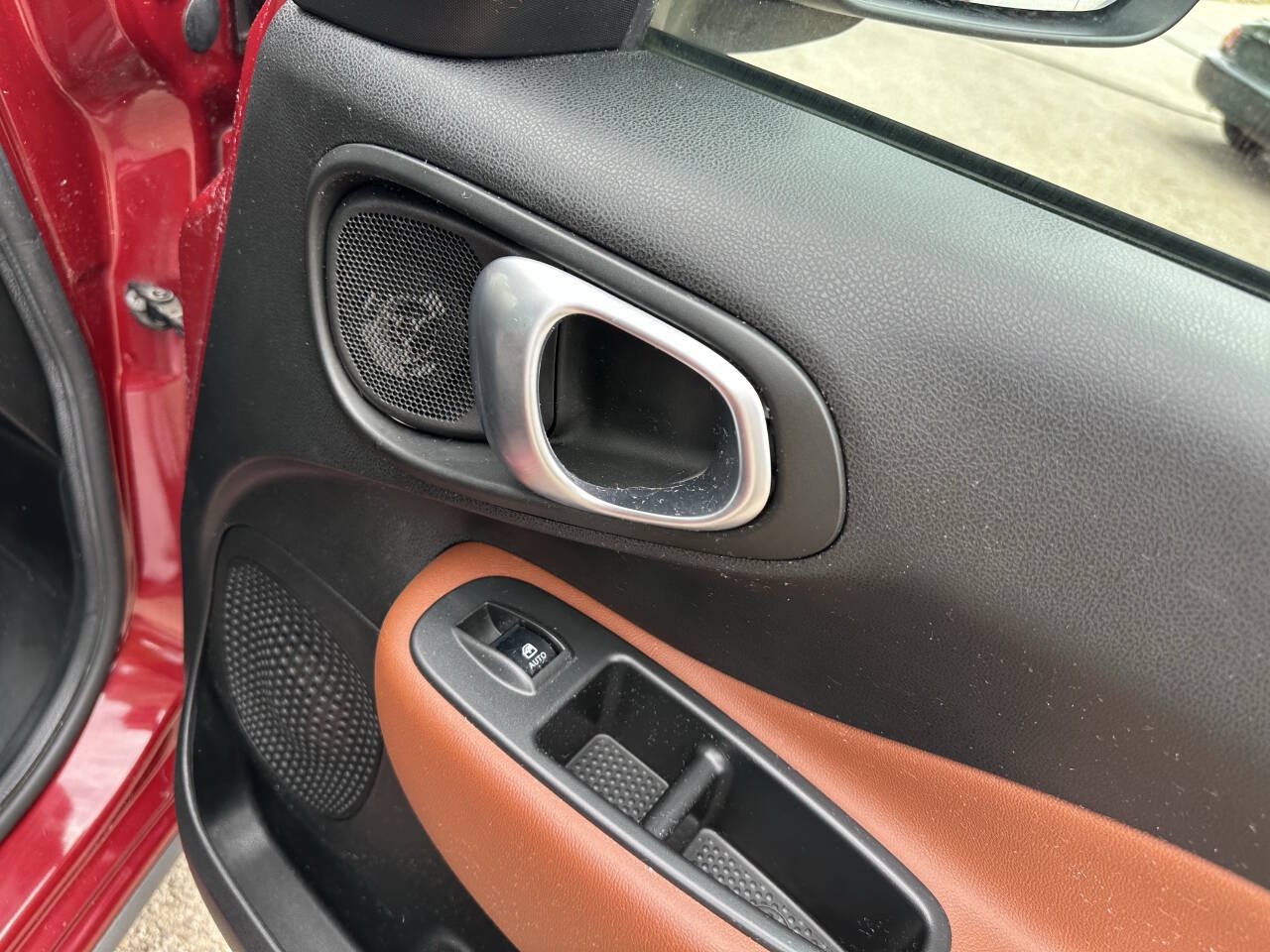 Used 2015 FIAT 500L Trekking FWD image 23