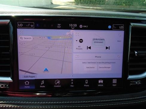 Used 2025 Chrysler Pacifica Limited FWD image 11