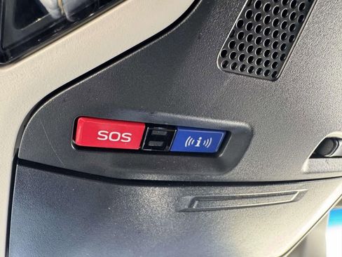 Used 2022 Subaru Outback Premium image 21