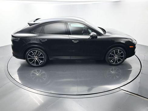 Certified 2022 Porsche Cayenne Turbo image 40