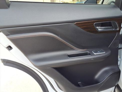 Used 2020 Jaguar F-PACE Prestige image 18