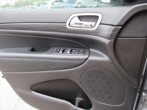 Used 2020 Jeep Grand Cherokee Laredo w/ Quick Order Package 2BN North image 19