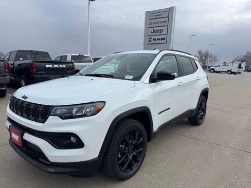 New 2026 Jeep Compass Latitude image 3