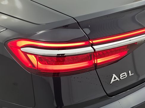 Used 2021 Audi A8 L 4.0T image 33