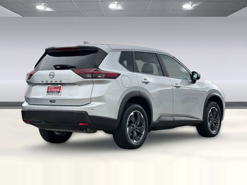 Used 2025 Nissan Rogue SV FWD image 9