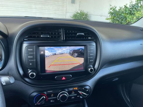 Used 2025 Kia Soul LX w/ LX Technology Package image 24
