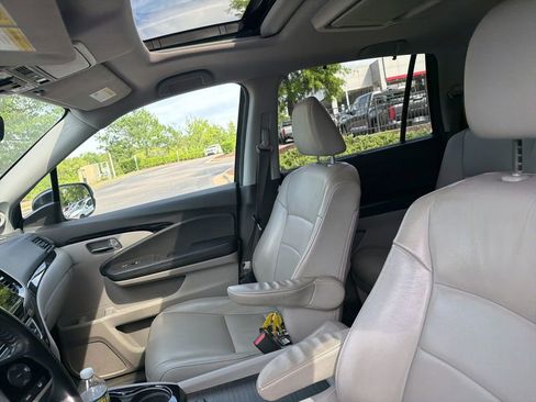 Used 2019 Honda Pilot Touring image 9
