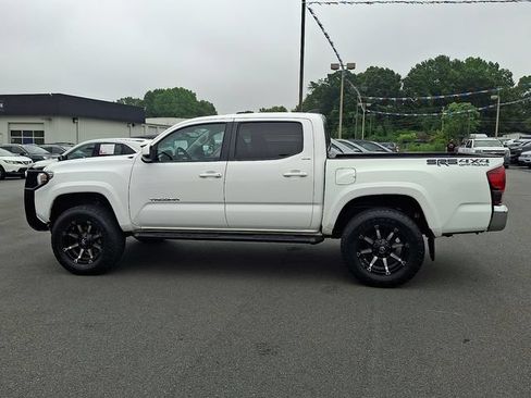 Used 2019 Toyota Tacoma SR5 AWD/4WD image 8