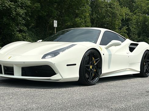 Used 2017 Ferrari 488 GTB RWD image 2