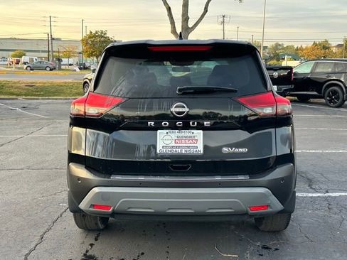 Used 2023 Nissan Rogue SV image 5