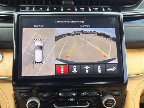 Used 2024 Jeep Grand Cherokee Summit AWD/4WD image 19