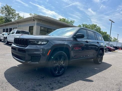 Used 2023 Jeep Grand Cherokee L Laredo AWD/4WD image 22
