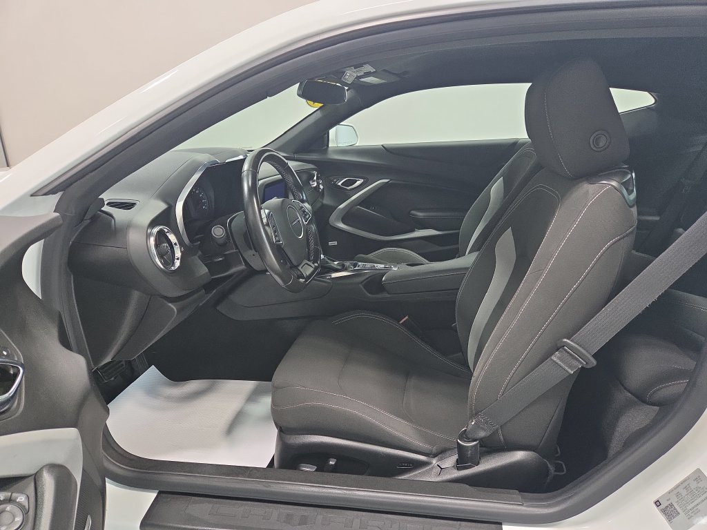 Used 2019 Chevrolet Camaro LT w/ Technology Package RWD image 2