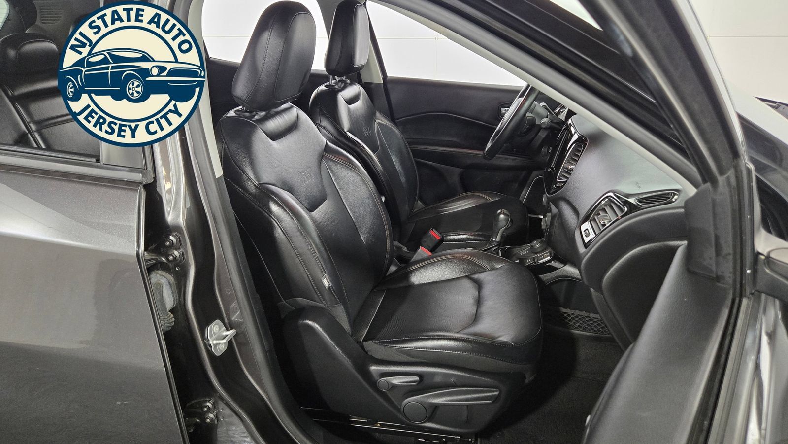 Used 2018 Jeep Compass Limited w/ Safe & Security Group AWD/4WD image 40