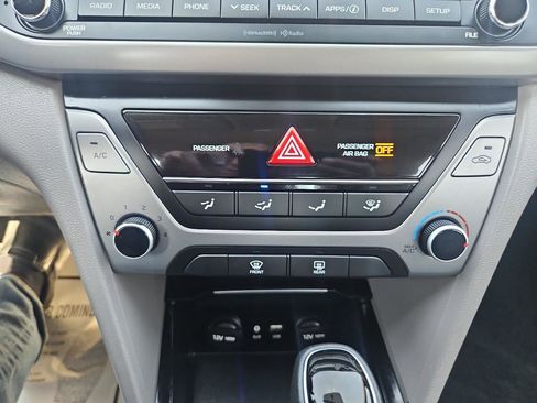Used 2017 Hyundai Elantra SE image 30