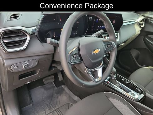 Used 2025 Chevrolet TrailBlazer LT w/ Convenience Package AWD/4WD image 9