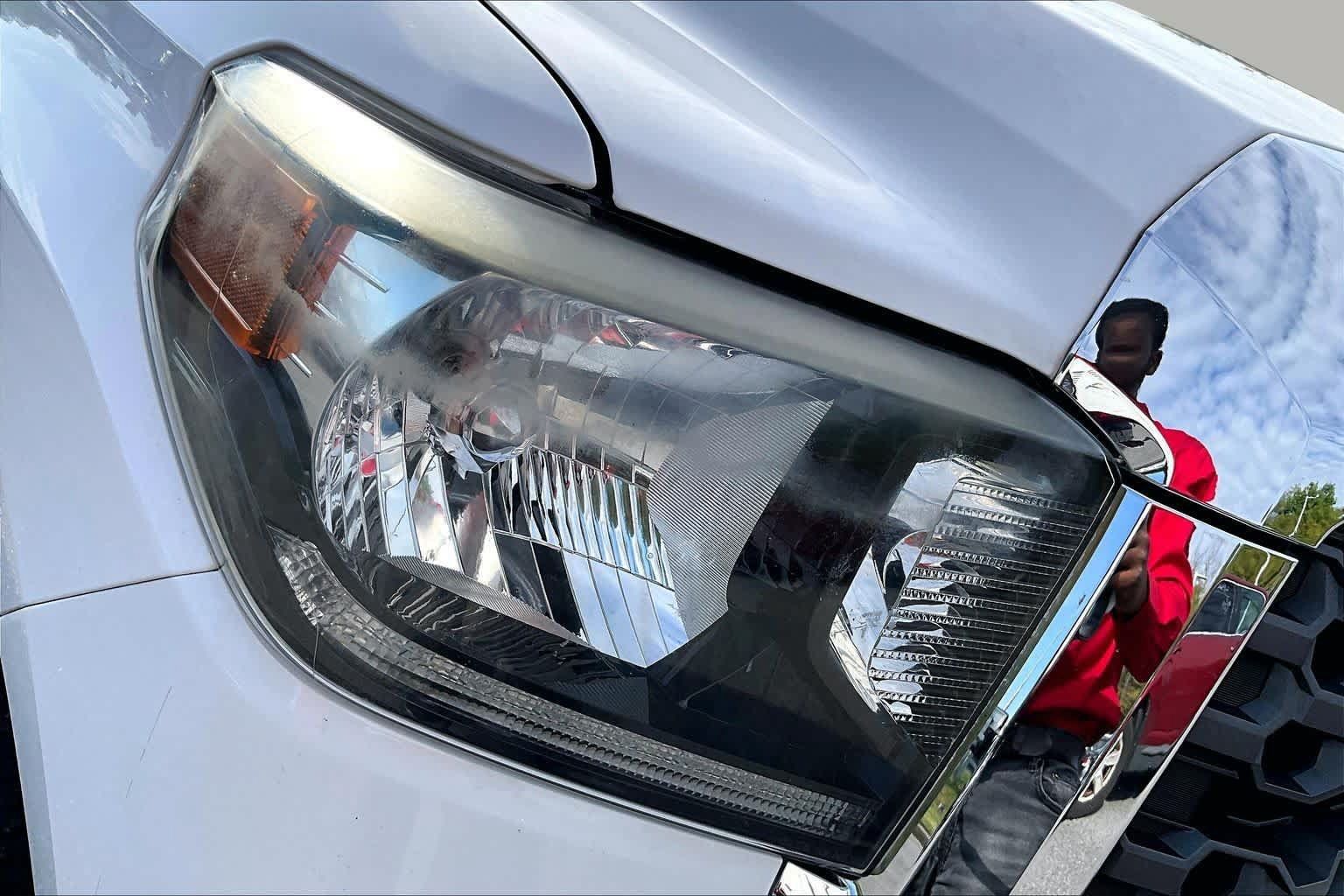 Used 2020 Toyota Tundra SR5 w/ SR5 Convenience Package AWD/4WD image 27