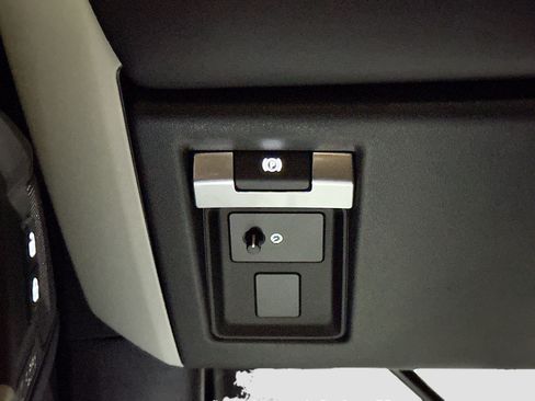 New 2026 Land Rover Defender 110 X-Dynamic SE AWD/4WD image 34