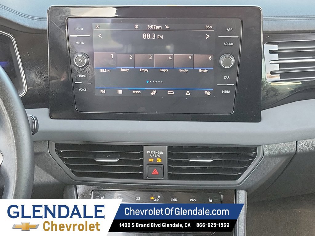 Used 2025 Volkswagen Jetta SE FWD image 17