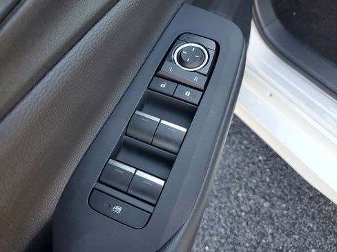 Used 2024 Toyota Prius Prime Premium image 19