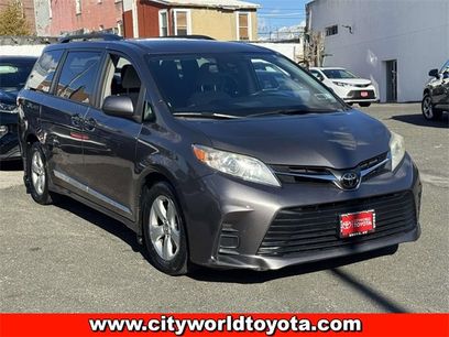 Used 2018 Toyota Sienna LE