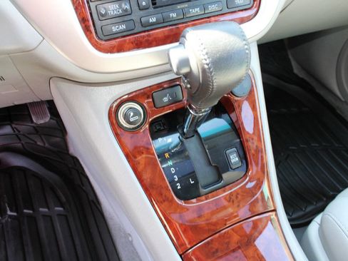 Used 2005 Toyota Highlander Limited image 16