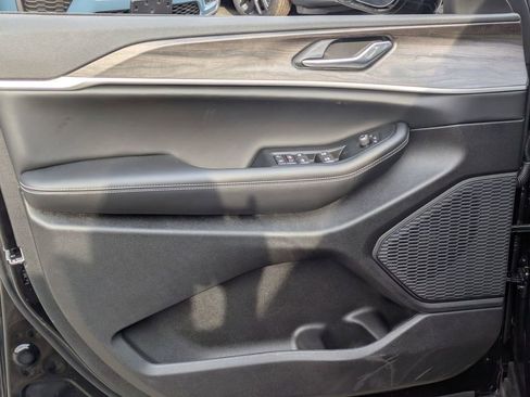 New 2026 Jeep Grand Cherokee Altitude image 10