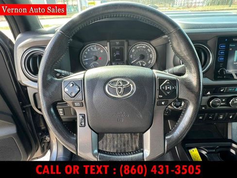 Used 2016 Toyota Tacoma TRD Sport image 17