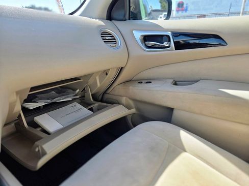 Used 2015 Nissan Pathfinder SV w/ Trailer Tow Package FWD image 18